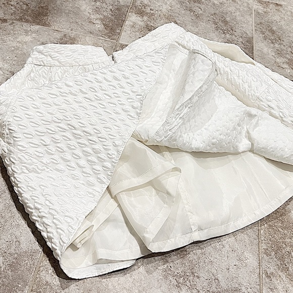 NEW Express High Rise Full White Mini Skirt Puckered Textured Dot Size 4 - Picture 8 of 10